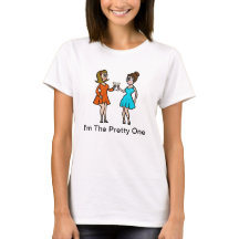 Le joli T-shirt de deux femmes