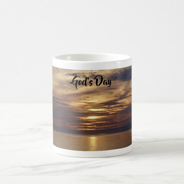 Le jour de Dieu de tasse de café (Centre)