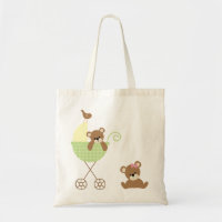Le jumeau soutient le sac de couche-culotte