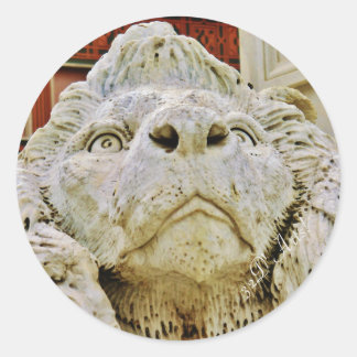 Le lion distant de Massa, autocollant rond,