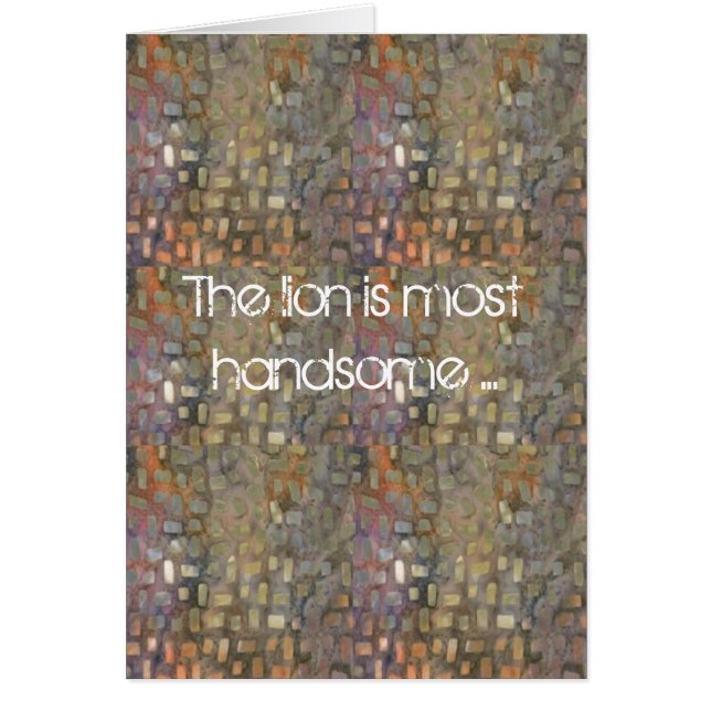 Le lion est la plupart de beau en recherchant la (Devant)