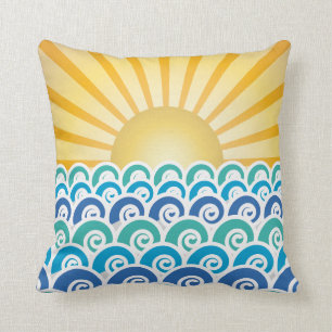 Le long du coussin bleu de vagues