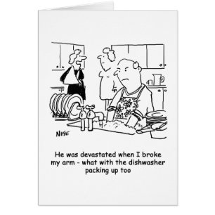 Le mari lave la vaisselle