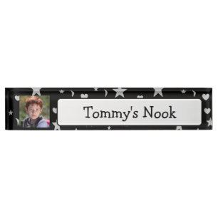 Le nom personnalisé de l'enfant et la plaque