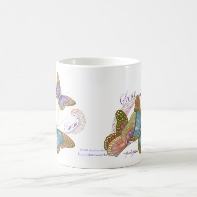 Le papillon rêve demi d'enveloppe de tasse (Centre)