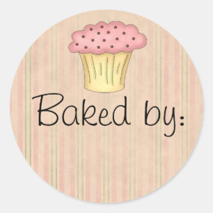 Le petit gâteau mignon font des étiquettes cuire