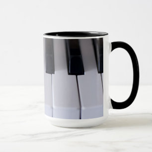 Le piano verrouille la tasse de café