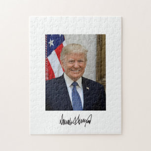 Le président Donald Trump souriant au puzzle