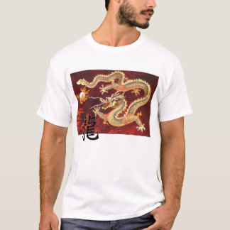Le rouge chinois entrent dans le T-shirt de dragon