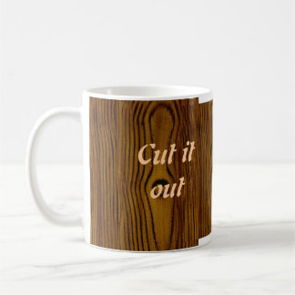Le rouleau a vu la tasse en bois