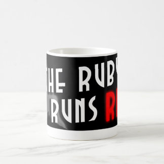 Le rubis court la tasse rouge de logo