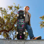 Le skateboard "Originally Girl" avec Crâne<br><div class="desc">Le plateau de skateboard "Originally Girl" est une marque unique et nouvelle créée par moi. Vous pouvez le personnaliser avec le nom que vous aimez, comme 'Stonewall' ou 'Eskimo', par exemple. Il est léger, lisse et flexible - parfait pour les filles qui veulent apprendre à faire du skate ! Cliquez...</div>