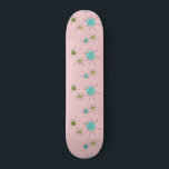 Le skateboard rose Iconic Atomic Starburst<br><div class="desc">This Pink Iconic Atomic Starburst Pattern iconic atomic starbursts. That's right ! La vieille école, la première dame rose colorée, with gold speckles is the perfect backdrop for the vibrant turquoise, soothing celery, and kitschy pear green colored circles. Les spots of color are sporadically placed in various sizes with overlaying...</div>