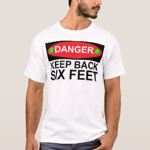 Le T-shirt à distance sociale de six pieds de plu
