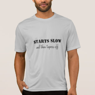 Le T-shirt courant commence lent et diminue