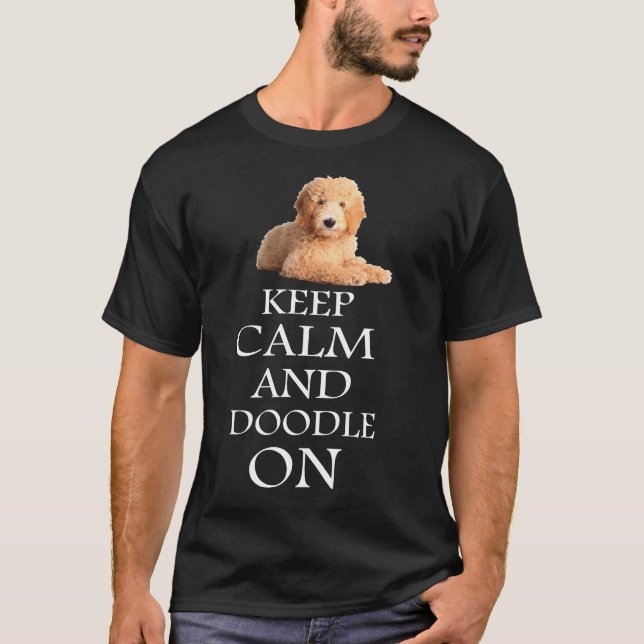 Le T-shirt de Goldendoodle GARDENT le CALME ET le (Devant)