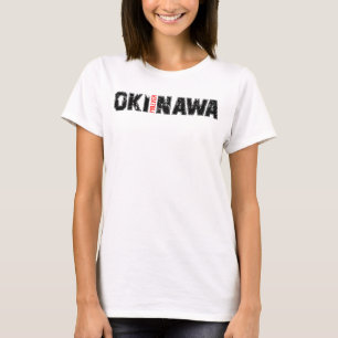 Le T-shirt de l'ancienne dame d'Okinawa