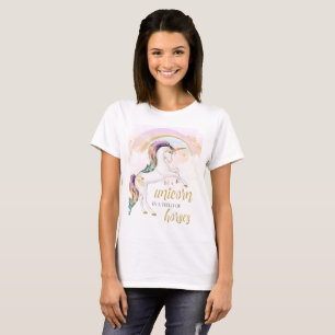 Le T-shirt des femmes de licorne d'arc-en-ciel