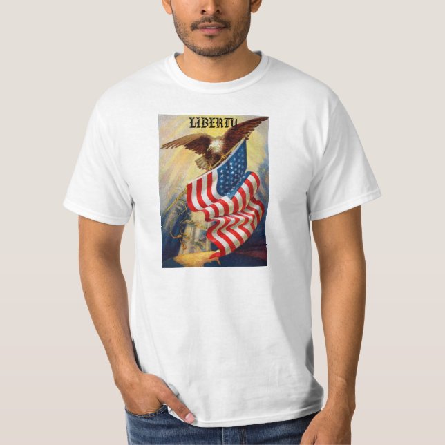 Le T-shirt des hommes avec Eagle défendant la (Devant)