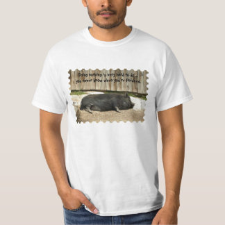 Le T-shirt des hommes de porc gonflés par pot