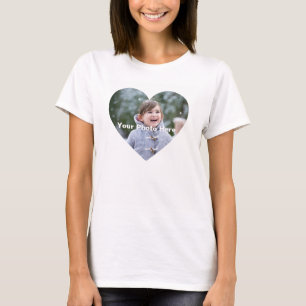 Le T-shirt en forme de coeur des femmes