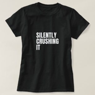 Le T-shirt féminin en silence