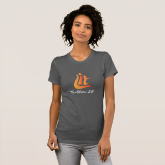 Le T-shirt gris-foncé des femmes