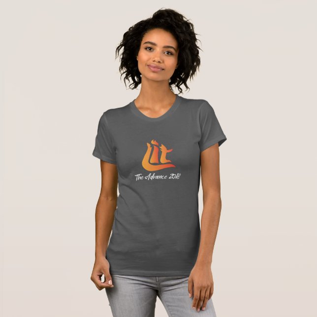Le T-shirt gris-foncé des femmes (Devant entier)