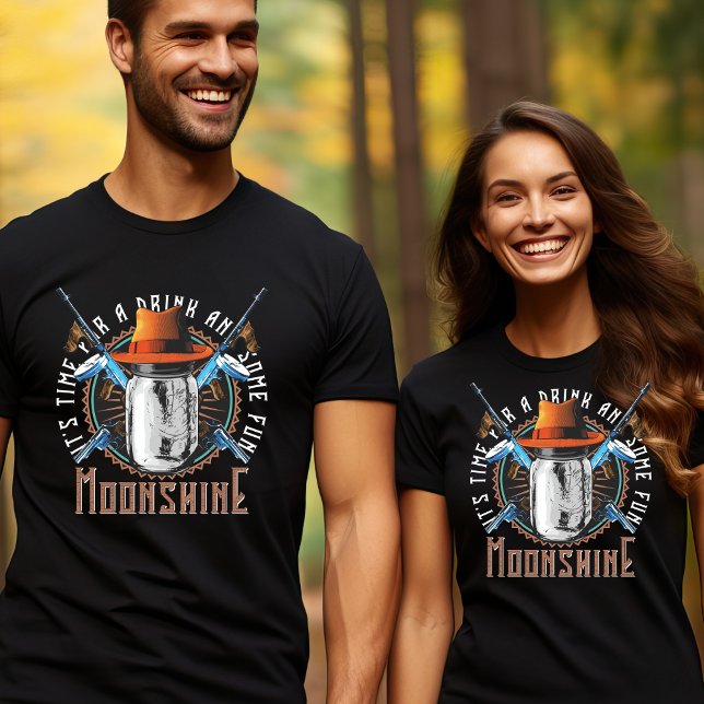 Le temps de boire et de s'amuser Moonshine T-Shirt (Créateur téléchargé)