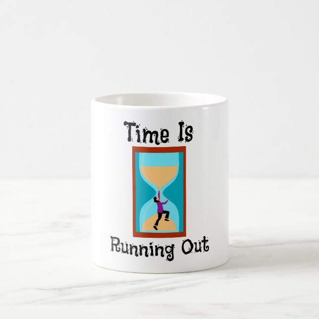 Le temps passe à manquer de café Mug (Centre)