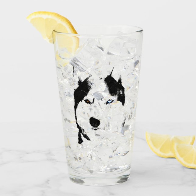 Le verre en verre enroué de yeux de chien de (Devant glace)