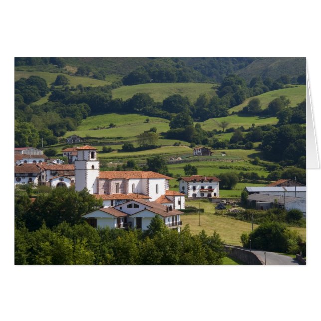 Le village d'Amaiur dans la vallée de Baztan (Devant horizontal)