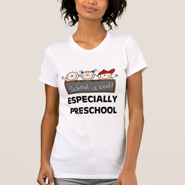 L'école préscolaire est les T-shirts et les (Devant)
