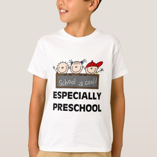 L'école préscolaire est les T-shirts et les (Devant)