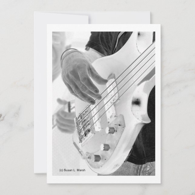 Lecteur basse, basse et main, image négative (Devant)