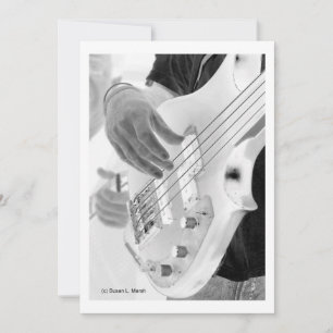 Lecteur basse, basse et main, image négative