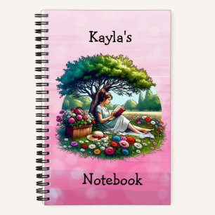 Lecture d'un livre sous un arbre lors d'une journé