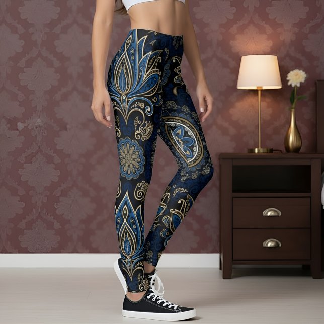Leggings Aria Grace Cobalt Lotus Paisley Design ornemental (Pose 2.2 – Standing Elegance in Bedroom)