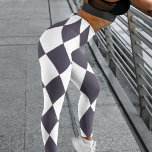 Leggings Arlequin de Bohême À damiers noir et blanc<br><div class="desc">Élevez votre garde-robe active avec ces leggings de loisirs inspirés de l'Arlequin. Parfaits pour la salle de sport ou les sorties décontractées, ces jambières audacieuses, colorées et élégantes mêlent harmonieusement les ambiances sportives et les ambiances de rue. Transformez votre look quotidien et embrassez l'énergie dynamique. Ne manquez pas - cliquez...</div>