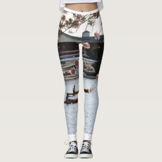 Leggings Aviron parmi les fleurs de cerisier japonaises