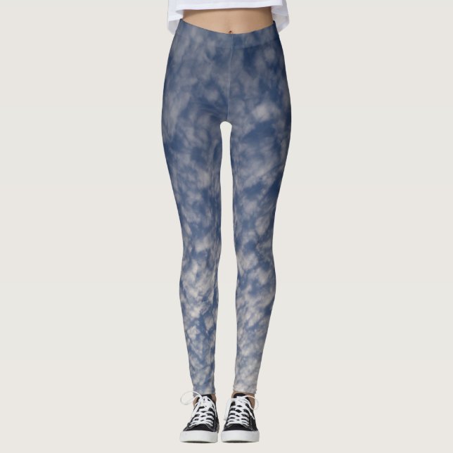 Leggings bleu foncé représentant un ciel nuageux (Devant)