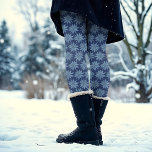 Leggings Bleu Poinsettia Minimal Classic Whimsy Noël<br><div class="desc">Ce design simple et minimal présente mes poinsettia bleu pâle dessinés à la main sur un arrière - plan bleu foncé pour une ambiance classique qui évoque la nostalgie du passé de Noël tandis que les éléments illustrés à la main lui donnent une touche de fantaisie. Art original de Malissa...</div>