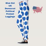 Leggings Blue Dot Le Démocrate Américain soutient la protes<br><div class="desc">Ces leggings accrocheurs sont caractérisés par un motif à points bleus géométriques omniprésent, ce qui témoigne d'une protestation politique contre le président américain Donald Trump. Initialement apparu lors de l'élection présidentielle américaine de 2024 comme un signe de soutien démocrate dans une zone rouge et républicaine, le point bleu apparaît à...</div>