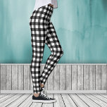 Leggings Buffalo noir blanc de bûcheron<br><div class="desc">Voici les leggings dont vous avez besoin pour habiller votre garde-robe d'automne et d'hiver ! Ils disposent d'un beau motif en plaid de buffle noir et blanc qui se marie avec tant de choses. En fait, ils se marient parfaitement avec des chemises et d'autres vêtements dans notre magasin... regardez-les !...</div>