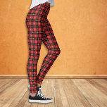Leggings Buffle rouge noir or plaqué<br><div class="desc">Ces leggings à motifs sont une belle variation sur le thème plaid populaire de buffle. Le motif plaid utilise le rouge et le noir,  et l'embellit d'une bande dorée et d'une superposition de points. Il s'associe bien à la chemise rouge Black Plaid Maple Leaf dans notre magasin.</div>
