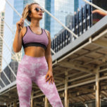 Leggings Camouflage de fille en Camo rose<br><div class="desc">Arrière - plan camouflage numérique fillette camo militaire rose sur leggings/pantalon de yoga. Idéal pour l'usure quotidienne,  l'entraînement,  ou juste la traînée.</div>
