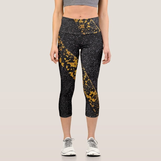 Leggings Capri Ancien trait jaune peint sur la route asphaltée (Recto)
