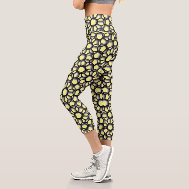 Leggings Capri Art géométrique en dentelle noire sur Jaune (Gauche)