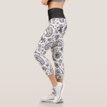 Leggings Capri Bandana Noir Et Blanc cool Paisley<br><div class="desc">Leggings cool Bandana Noir Et Blanc Paisley Capri</div>