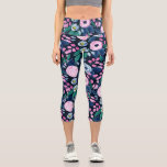 Leggings Capri Bouquet d'aquarelle bleu marine rose<br><div class="desc">Cette motif moderne et élégante aquarelle est parfaite pour la femme branchée et élégante. Il présente des fleurs rose baies peintes à la main, rose rousse, bleu marine, bleu pastel, jaune néon, vert turquoise et motif feuille sur un arrière - plan bleu marine foncé. C'est artistique, joli, girly, délicat et...</div>